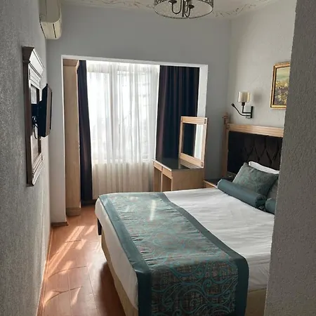 Отель Blue Tuana Old 3*