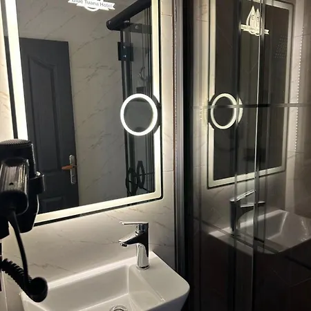 Blue Tuana Old מלון